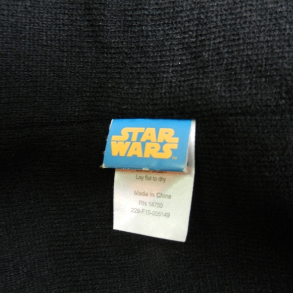 Star Wars Winter Hat Beanie Adult Red Black Darth Vader Classic Embroidered Logo - Picture 6 of 9